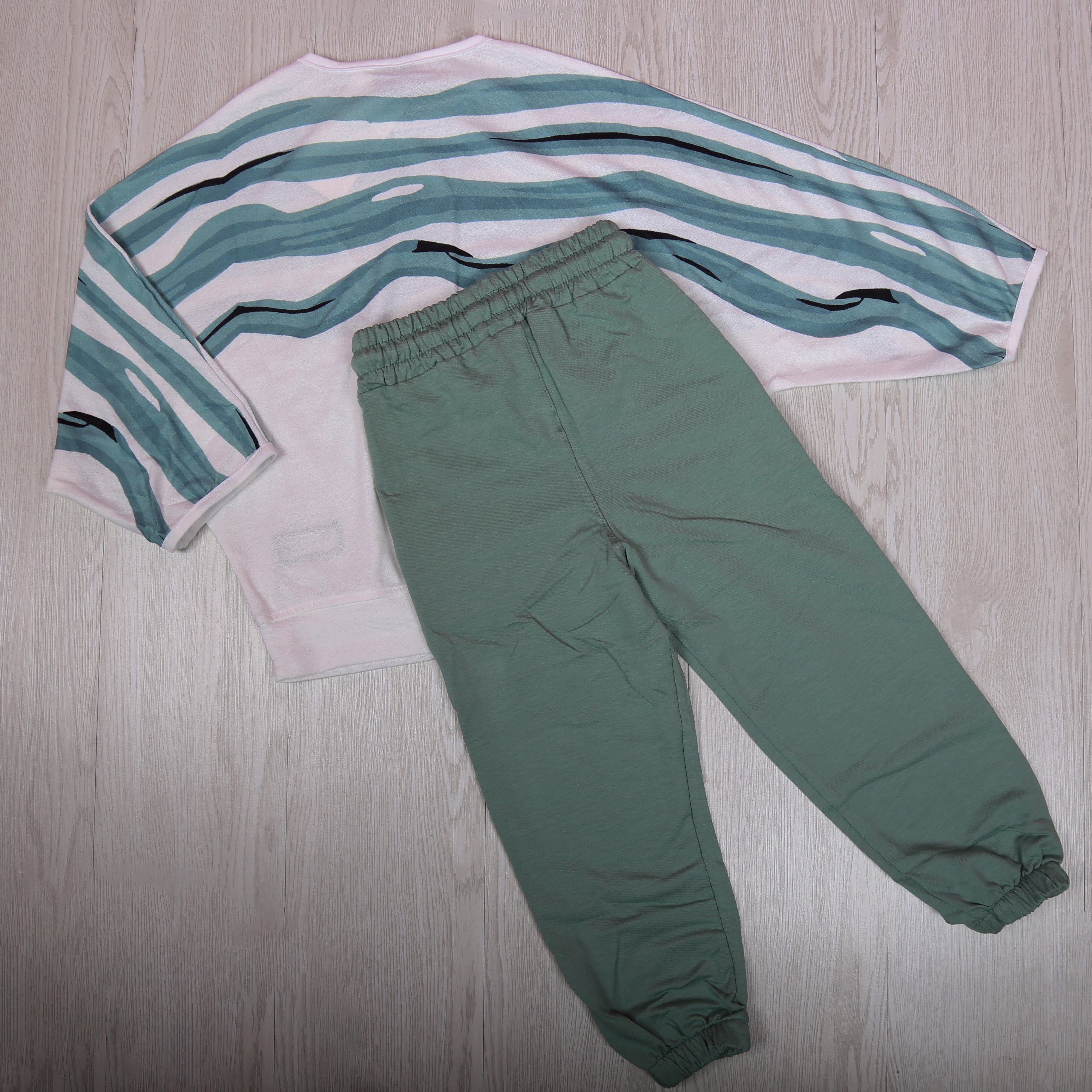 Stylish "Fashion" Loungewear Outfit Set Sage Green  - Kids Girls (2PCs)