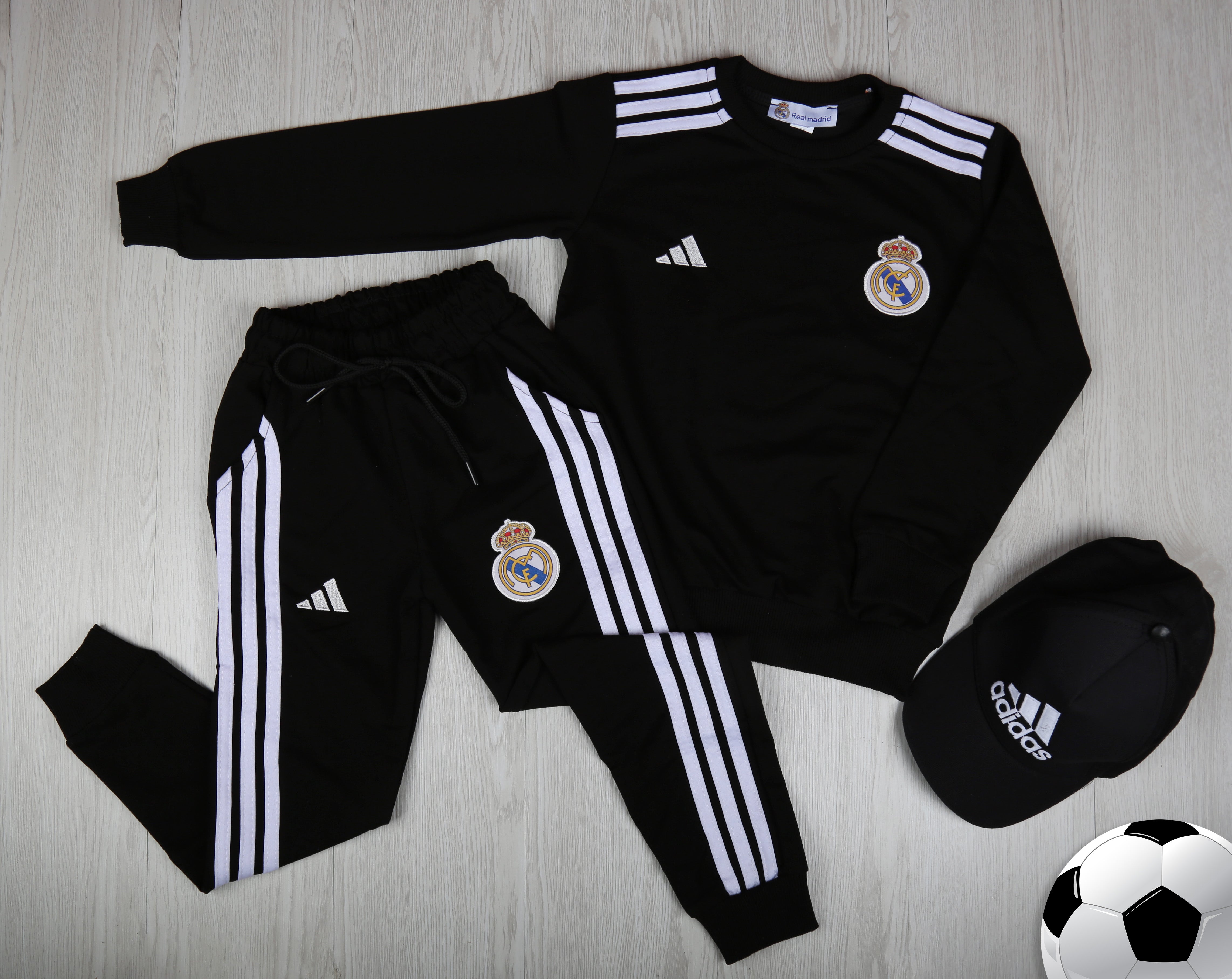 Real Madrid Kids/Teens boys Tracksuits - Kids/Teen Boys