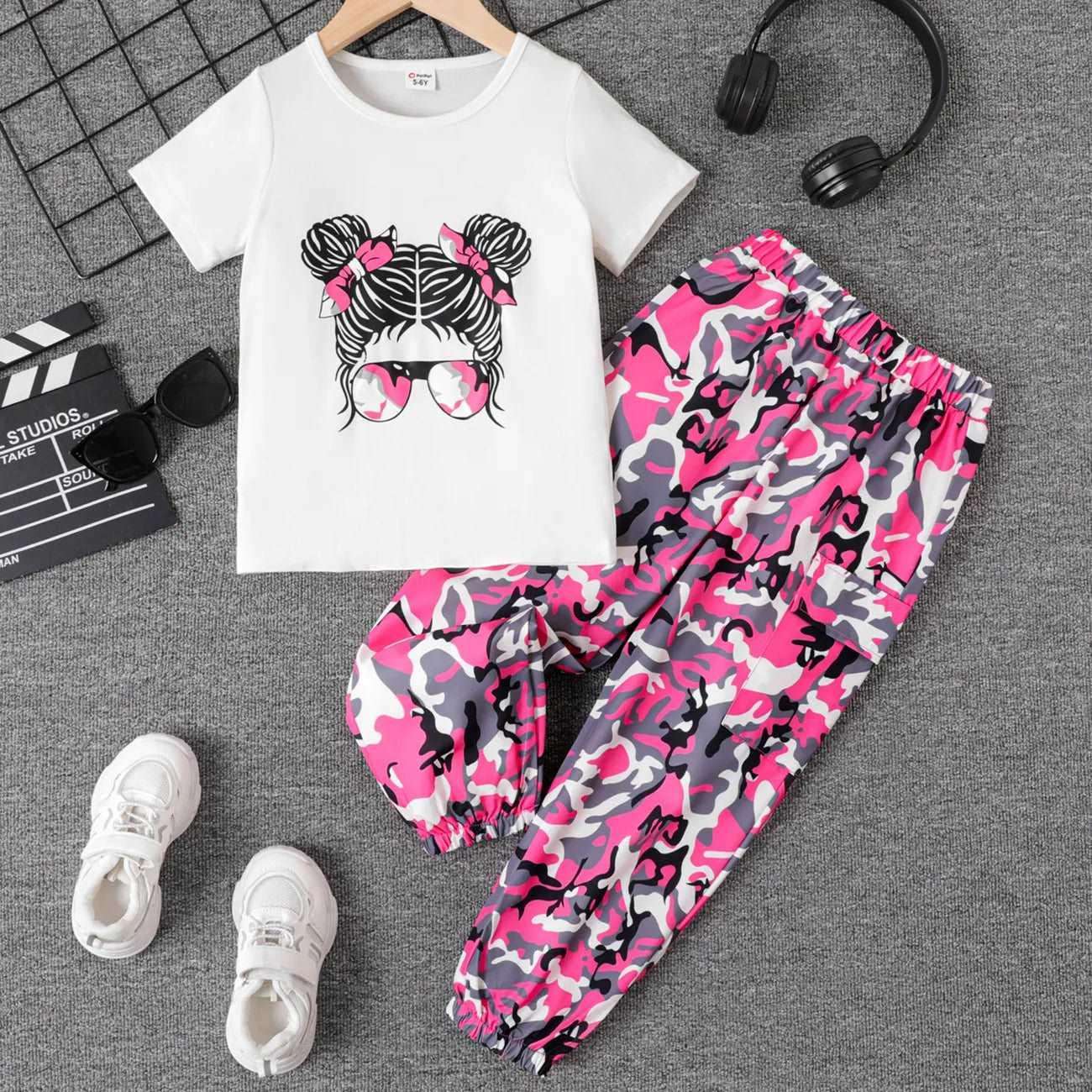 Figure Print Short-sleeve Tee and Camouflage Pants Set - Kids Girl (2Pcs) - Novo Kids