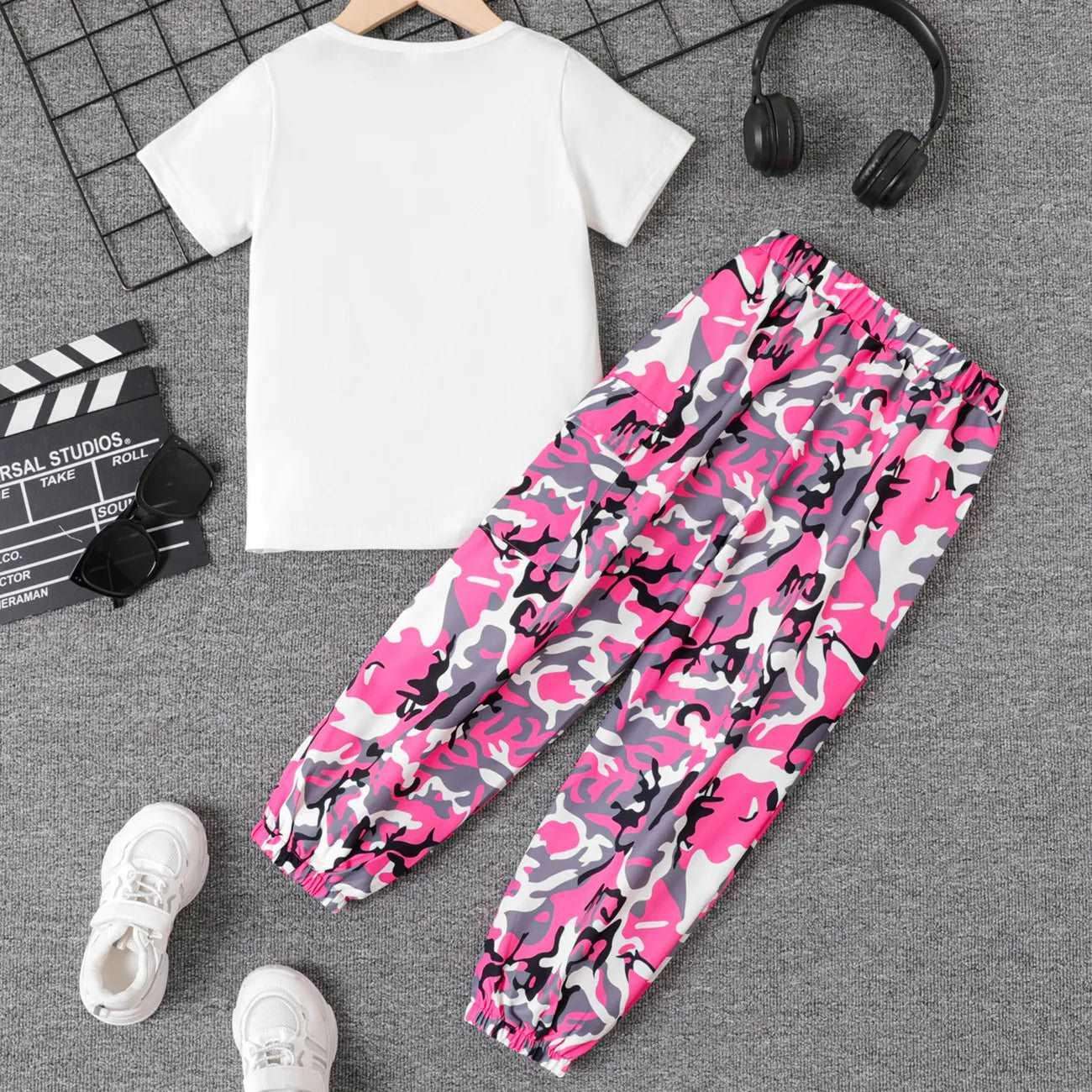 Figure Print Short-sleeve Tee and Camouflage Pants Set - Kids Girl (2Pcs) - Novo Kids