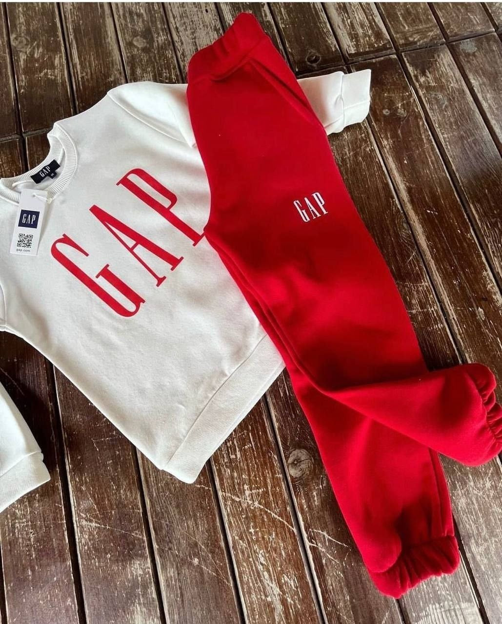 GAP White and Red Sweatshirt and Jogger Kids Set - Kids Boys/Girls (3-12Y)