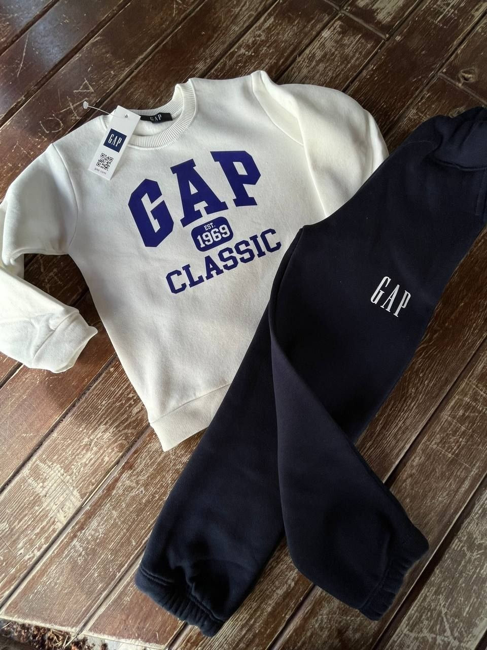 GAP Classic White Sweatshirt and dark Blue Jogger Kids Set - Kids Boys/Girls (3-12Y)