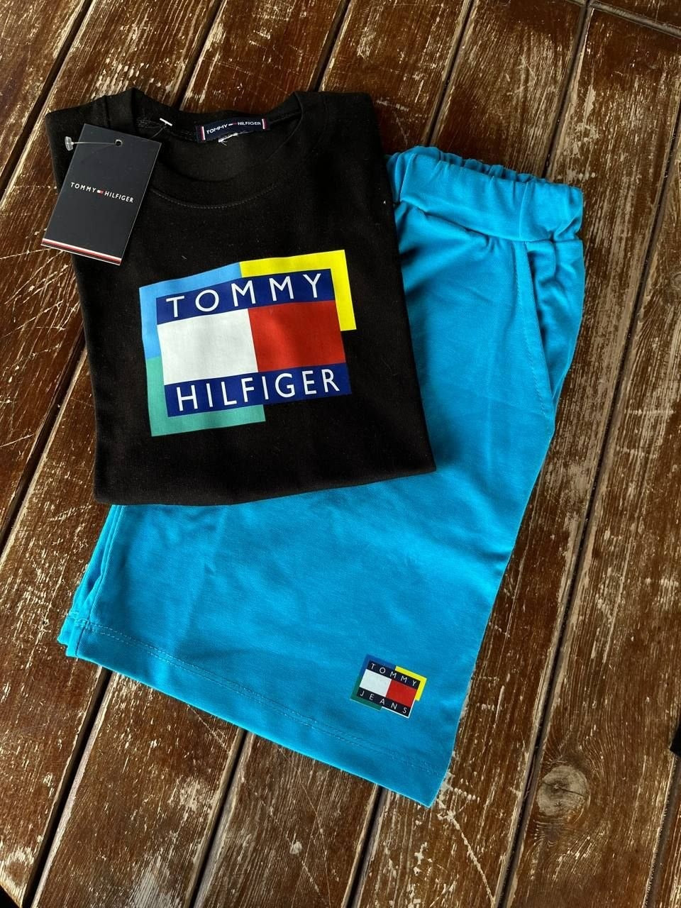 TOMMY Kids Classic Color block Tee and light Blue Shorts Set –– Kids Boys (Ages 3 to 12)
