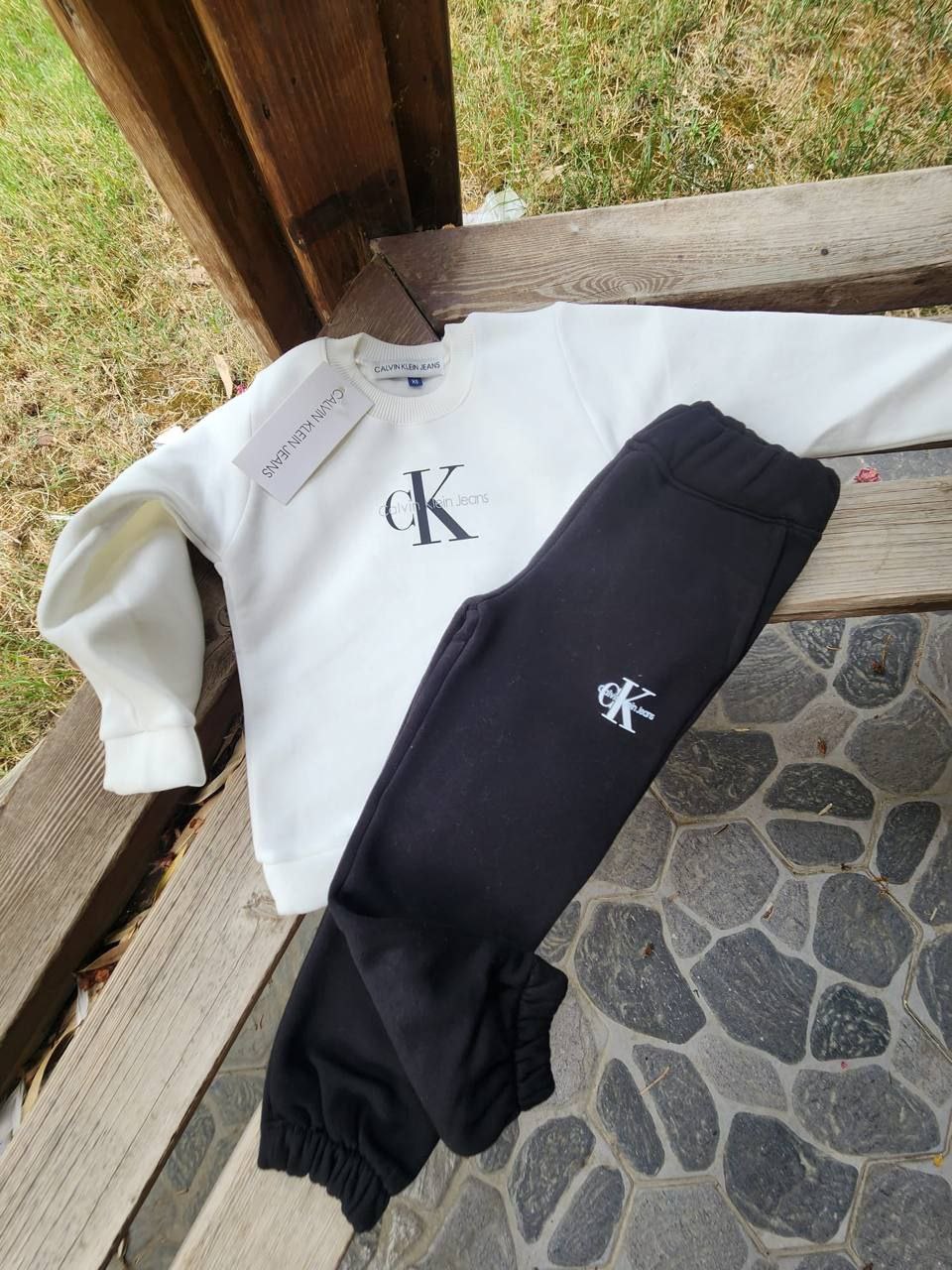 Calvin Klein Sweater and Jogger Premium White and Black Kids Set - Kids Boys/Girls (3-12Y)