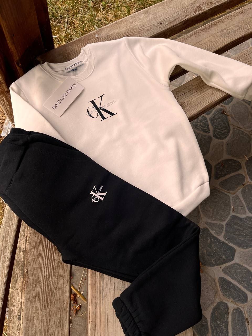 Calvin Klein Sweater and Jogger Premium White and Black Kids Set - Kids Boys/Girls (3-12Y)